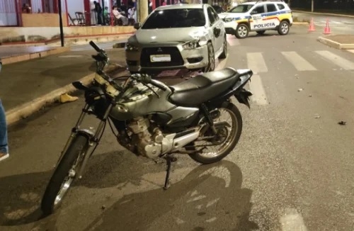 Patos de Minas - Acidente após ocupantes de motocicleta fugirem da PM revela dois condutores embriagados