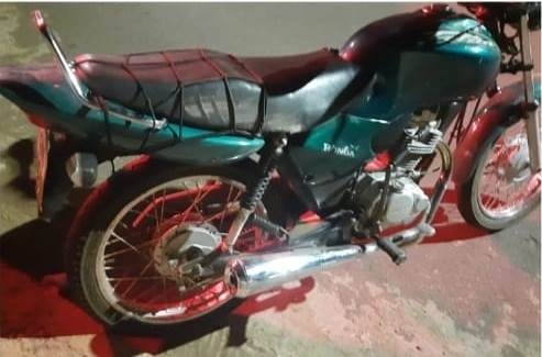 Lagoa Formosa - Menor de 17 anos é apreendido conduzindo motocicleta em alta velocidade e por disputar corrida pelas ruas da cidade 