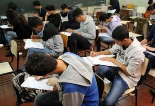 Minas Gerais confirma calendário escolar 2026 com modelo trimestral e início das aulas em 4 de fevereiro