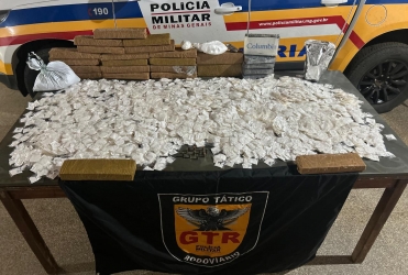 Patos de Minas - Polícia Miliar prende passageiro de ônibus com mais de R$ 700 mil reais em drogas e munições