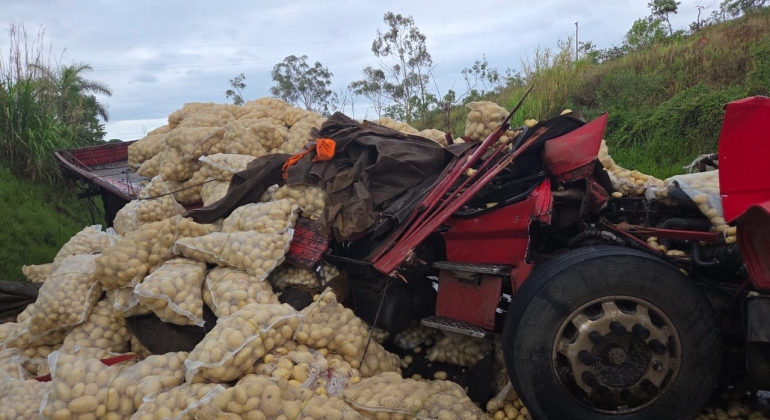 Motorista de caminhão morre em grave acidente na BR-354; no município de São Gotardo 