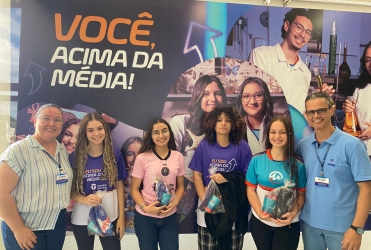 Projeto de Redação ENEM 2025 destaca alunas do Colégio Universitário UNIPAM