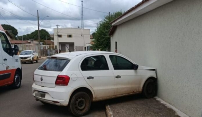 Motorista embriagado perde controle e atropela pedestre; em Rio Paranaíba