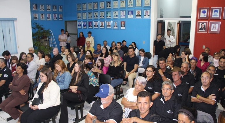 Câmara Municipal de Lagoa Formosa realiza noite de homenagens durante última reunião ordinária de 2025