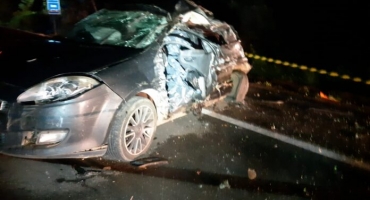 Acidente na BR-262 deixa uma pessoa morta e outra gravemente ferida