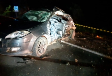 Acidente na BR-262 deixa uma pessoa morta e outra gravemente ferida