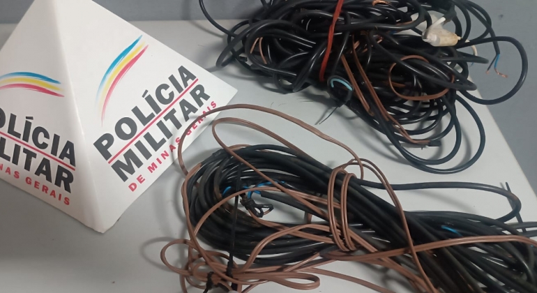 Homem de 39 anos é preso após furtar fiação da iluminação natalina no Centro de Patos de Minas