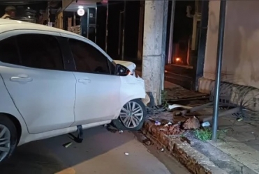 Mulher embriagada mente sobre condução de veículo e acaba presa após ameaçar policial militar; em Patos de Minas 