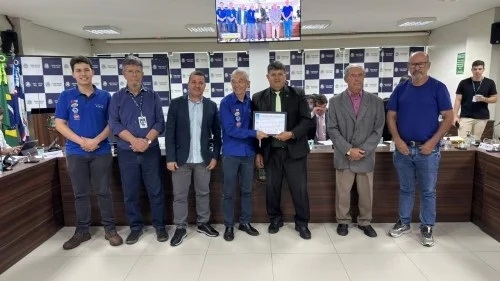 Rádio Clube 98 recebe moção de aplausos da Câmara Municipal de Patos de Minas pelos seus 85 anos de história