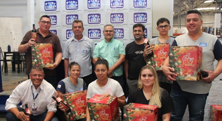 Empresa PURILIMP realiza entrega de cestas de Natal aos colaboradores e celebra mais um ano no mercado 