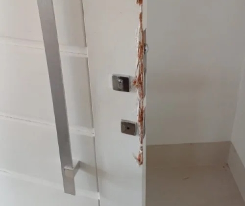 Patos de Minas - Casa é arrombada durante o fim de semana e residência é revirada por criminosos