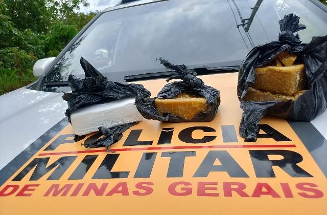 Coromandel - Polícia Militar Rodoviária prende jovem com cocaína e crack avaliados em R$ 150 mil durante abordagem