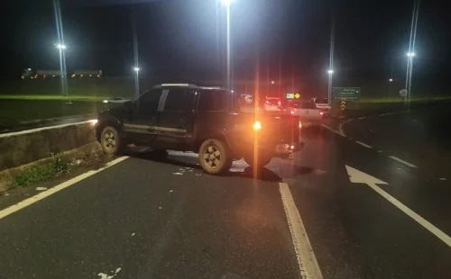 Patos de Minas - Confusão de trânsito termina em colisão na Avenida JK