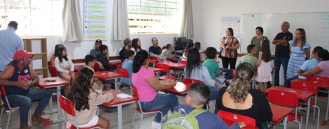 Volta às aulas na rede municipal de ensino em Lagoa Formosa acontece com entrega de kits escolares 