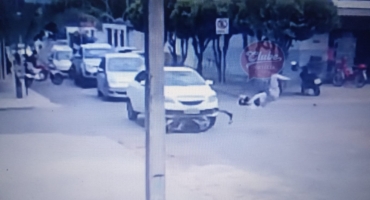 Motociclista fica ferida após motorista avançar parada obrigatória no bairro Céu Azul; em Patos de Minas 