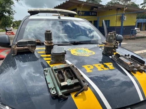 PRF intercepta módulos eletrônicos furtados de caminhões em ônibus interestadual em Minas Gerais