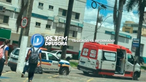 Bebê é salvo após permanecer cerca de uma hora trancada em veículo no Centro de Patrocínio