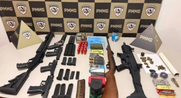 Monte Carmelo - Acidente de trânsito leva Polícia Militar a apreender armas, munições e drogas