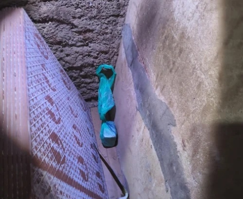 Patos de Minas - PM desarticula ponto de tráfico e encontra crack, maconha e balança de precisão em residência 