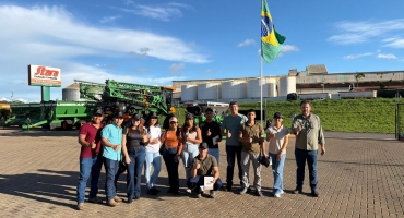  Entre máquinas e tecnologia: alunos de Mecânica de Precisão visitam a Futura Máquinas