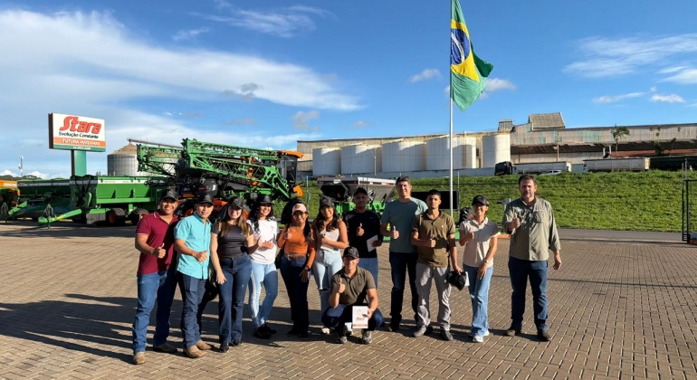  Entre máquinas e tecnologia: alunos de Mecânica de Precisão visitam a Futura Máquinas