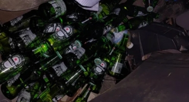 Homem corta lona de caminhão para furtar cervejas de veículo estacionado em posto de combustível em Patos de Minas