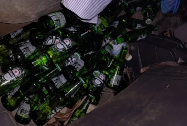 Homem corta lona de caminhão para furtar cervejas de veículo estacionado em posto de combustível em Patos de Minas