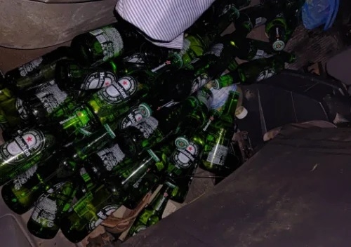 Homem corta lona de caminhão para furtar cervejas de veículo estacionado em posto de combustível em Patos de Minas