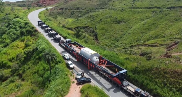 Transporte de carga gigante passa pela região de Lagoa Formosa e exige atenção nas rodovias
