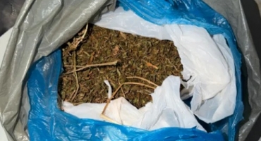 Patos de Minas - Polícia prende homem por agredir enteado com deficiência e apreende droga no bairro Jardim Esperança