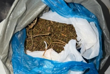 Patos de Minas - Polícia prende homem por agredir enteado com deficiência e apreende droga no bairro Jardim Esperança