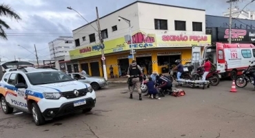 Patos de Minas - Motociclista fica ferido após carro avançar sinal em cruzamento da Major Gote com Avenida Piauí