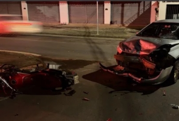 Motociclista fica ferida após colisão frontal no bairro Sorriso em Patos de Minas 