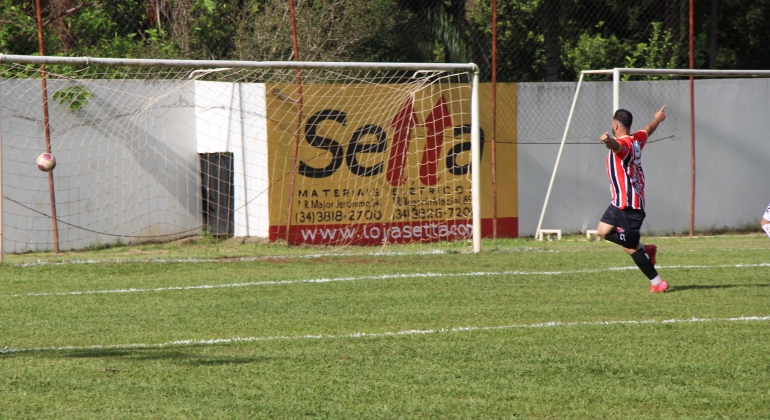 Santa Cruz vence Paranaíba em Lagoa Formosa na primeira partida das oitavas de final da Copa Amapar 2026