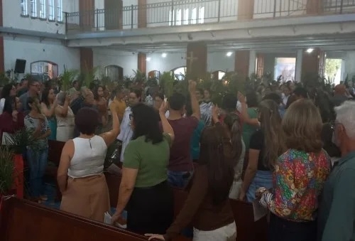 Igrejas lotadas marcam o Domingo de Ramos em Patos de Minas