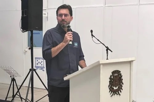 Falcão renuncia ao cargo de prefeito de Patos de Minas para disputar as eleições de 2026