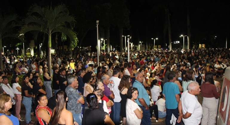 Sexta-Feira Santa - Multidão de fiéis acompanham encenação da Paixão e Morte de Cristo em Lagoa Formosa 