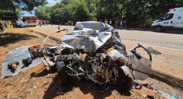 Acidente com caminhão leiteiro deixa dois mortos na BR-262