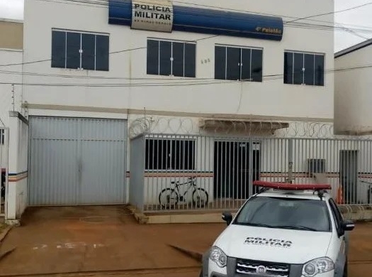 Indivíduo armado com faca invade residências em Lagoa Formosa e causa ferimento em um morador 