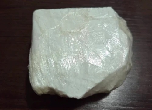 Passageiro de van com mandado de prisão em aberto é capturado com arma e droga na LMG-743, em Patos de Minas 