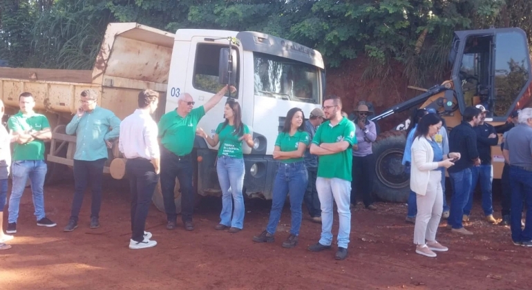 Prefeitura de Patos de Minas inicia asfaltamento de estrada estratégica para mobilidade rural