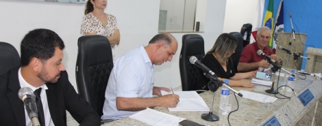 Câmara Municipal de Lagoa Formosa aprova Projeto de Lei Complementar que dispõe sobre desafetação de imóvel público 