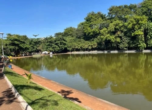 Patos de Minas - Adolescentes matam aula e são flagrados em ato sexual na mata do Parque do Mocambo