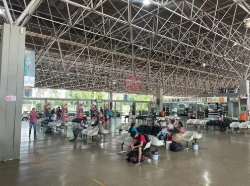 Patos de Minas - Funcionária de guichê é vítima de importunação por homem embriagado no Terminal Rodoviário
