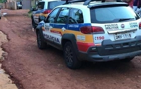 Homem de 24 anos usa barra de ferro para agredir companheira em Guarda dos Ferreiros