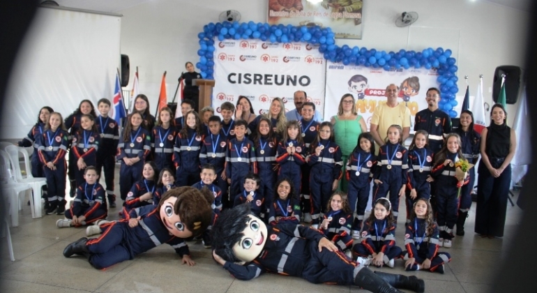 Primeira turma do Projeto Samuzinho se forma em Lagoa Formosa