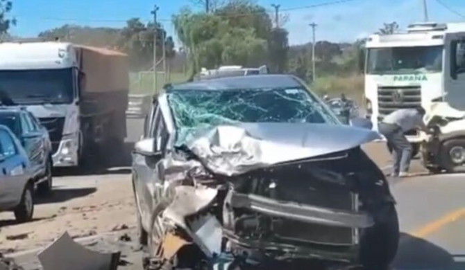 Colisão entre dois veículos deixa feridos na BR-354 entre Lagoa Formosa e Patos de Minas
