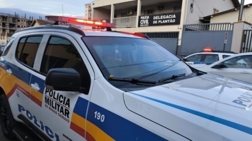 Idoso de 85 anos é preso em Patos de Minas após denúncias de ameaças, por agressão e arma irregular 