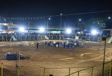 Prefeito Rhenys Cambraia relata queda na arrecadação e adia 44ª Festa da Produção de Presidente Olegário